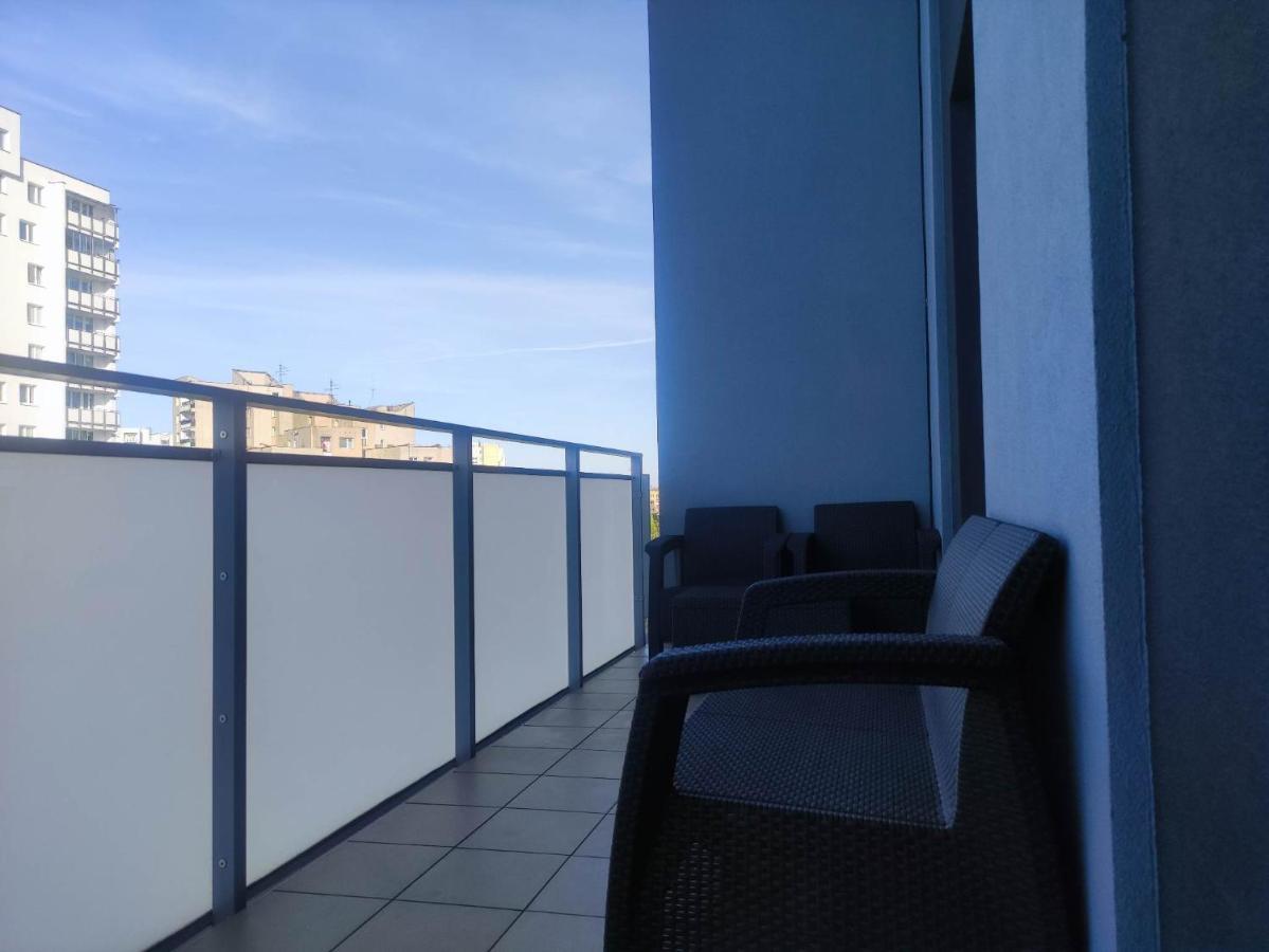 Apartamenty Metro Targowek 27 Warsaw Exterior photo